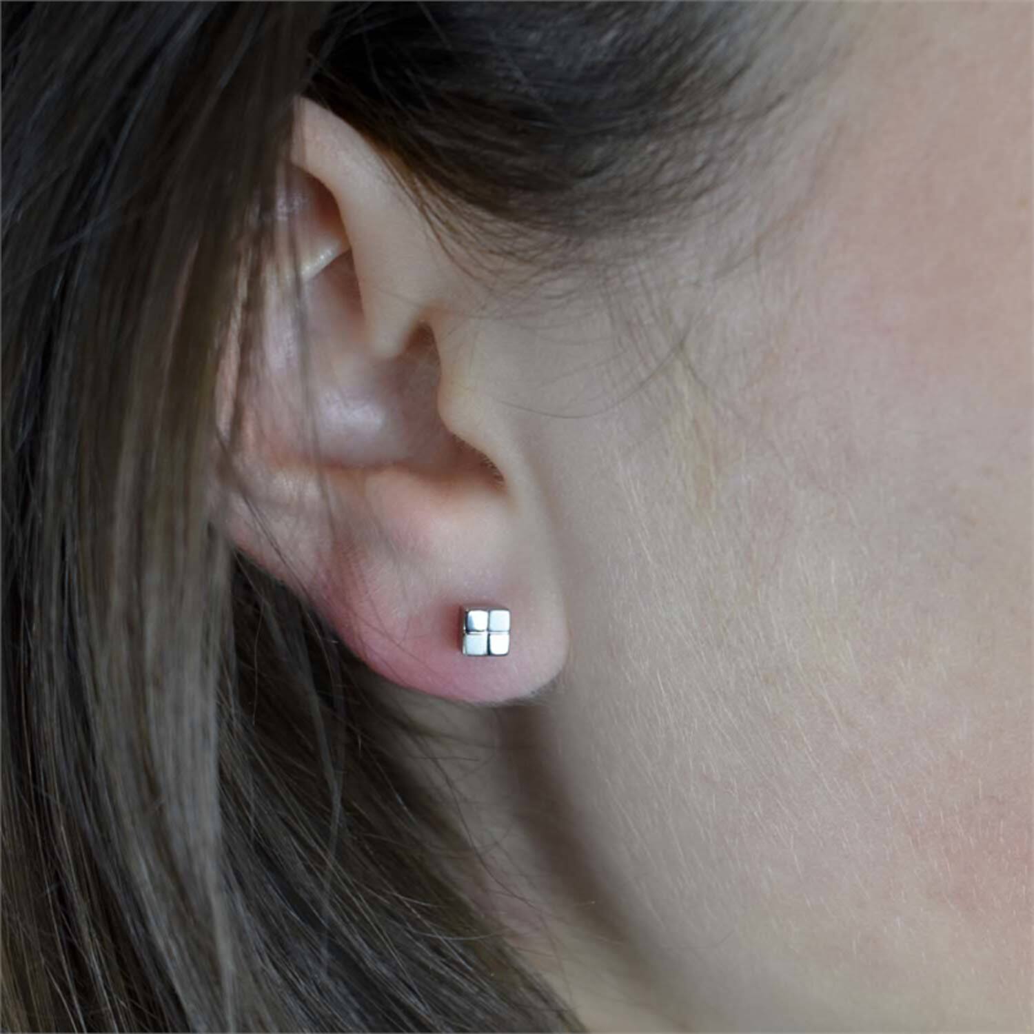  Ear studs - Titanium
