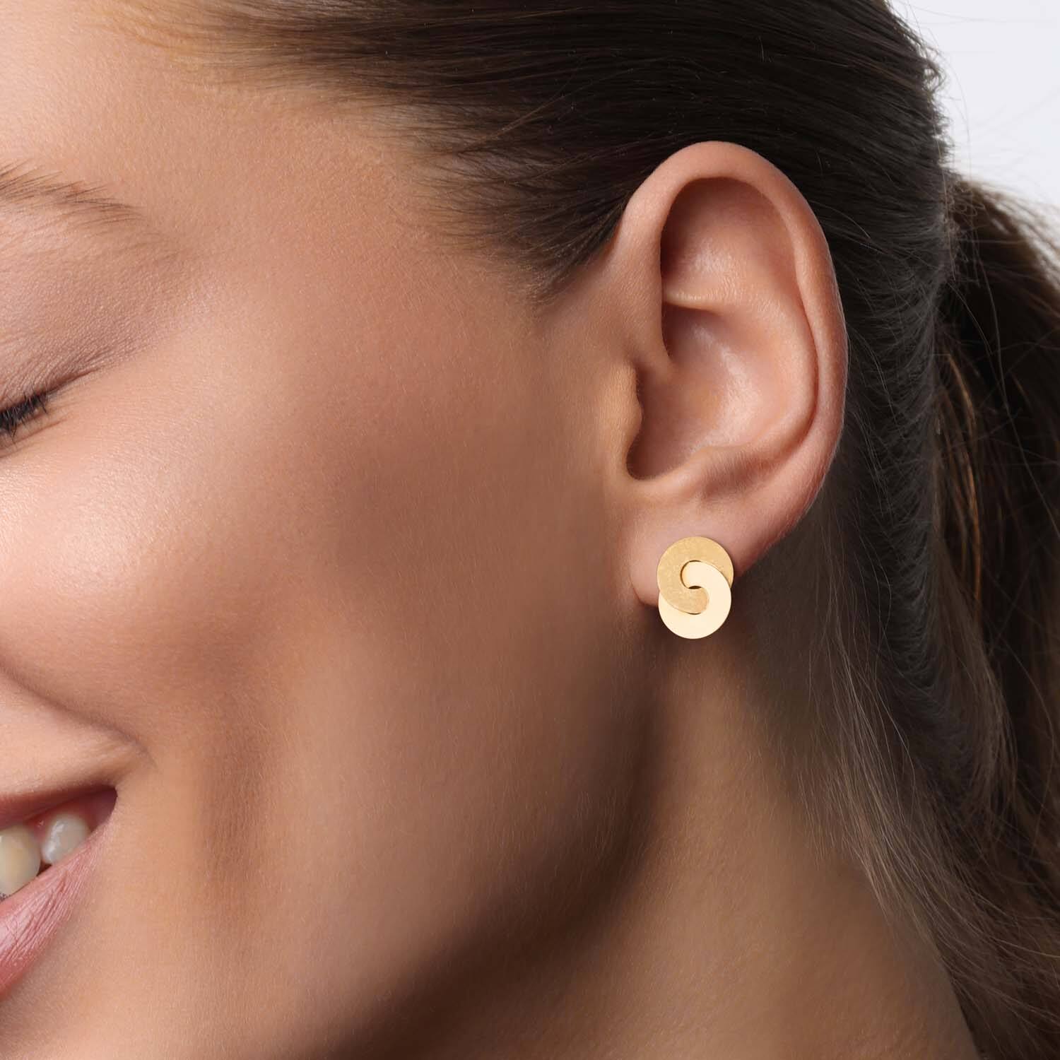  Ear studs