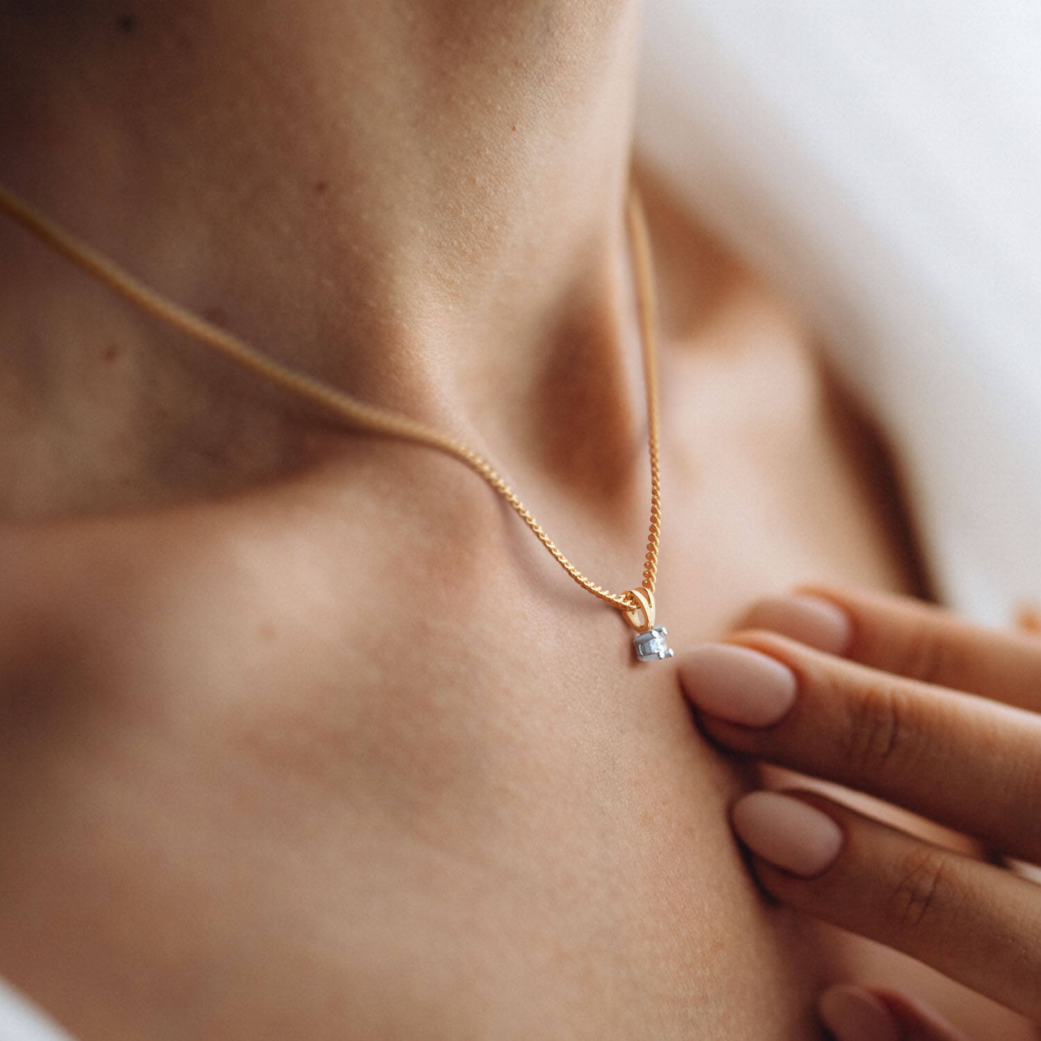  Collier - Solitaire Moderne - 0.05ct