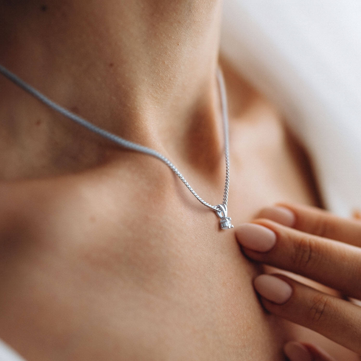  Collier - Solitaire Moderne - 0.05ct