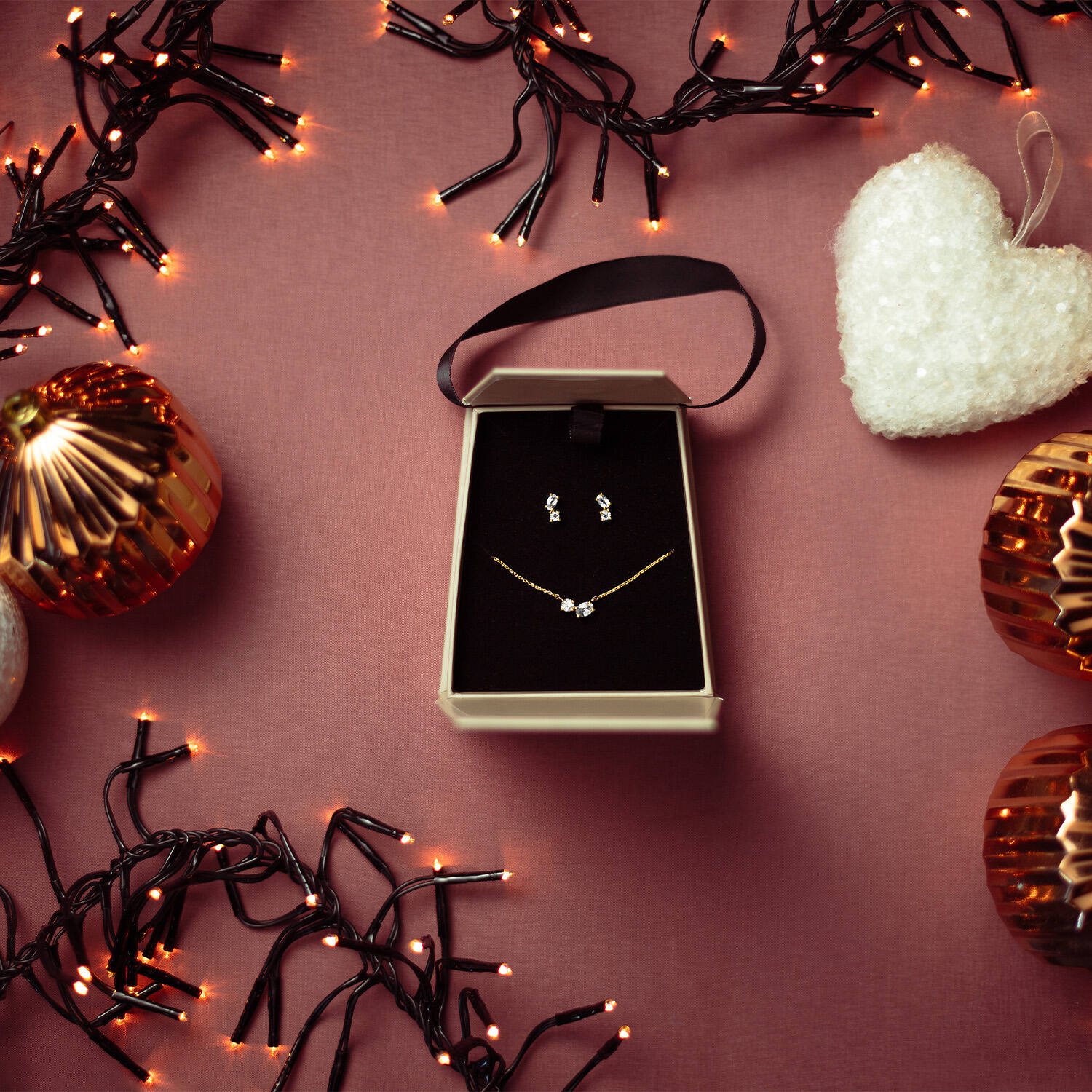 Festive Sparkling Necklace - 38-40-42cm - 585